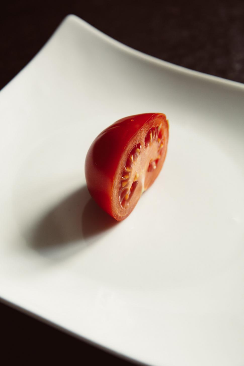 Free Image of Half a tomato on a white plate 
