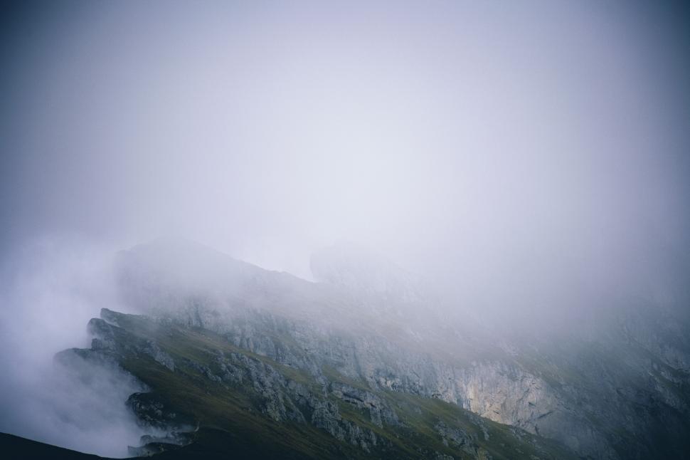 Free Image of Fog embracing mountain peaks 