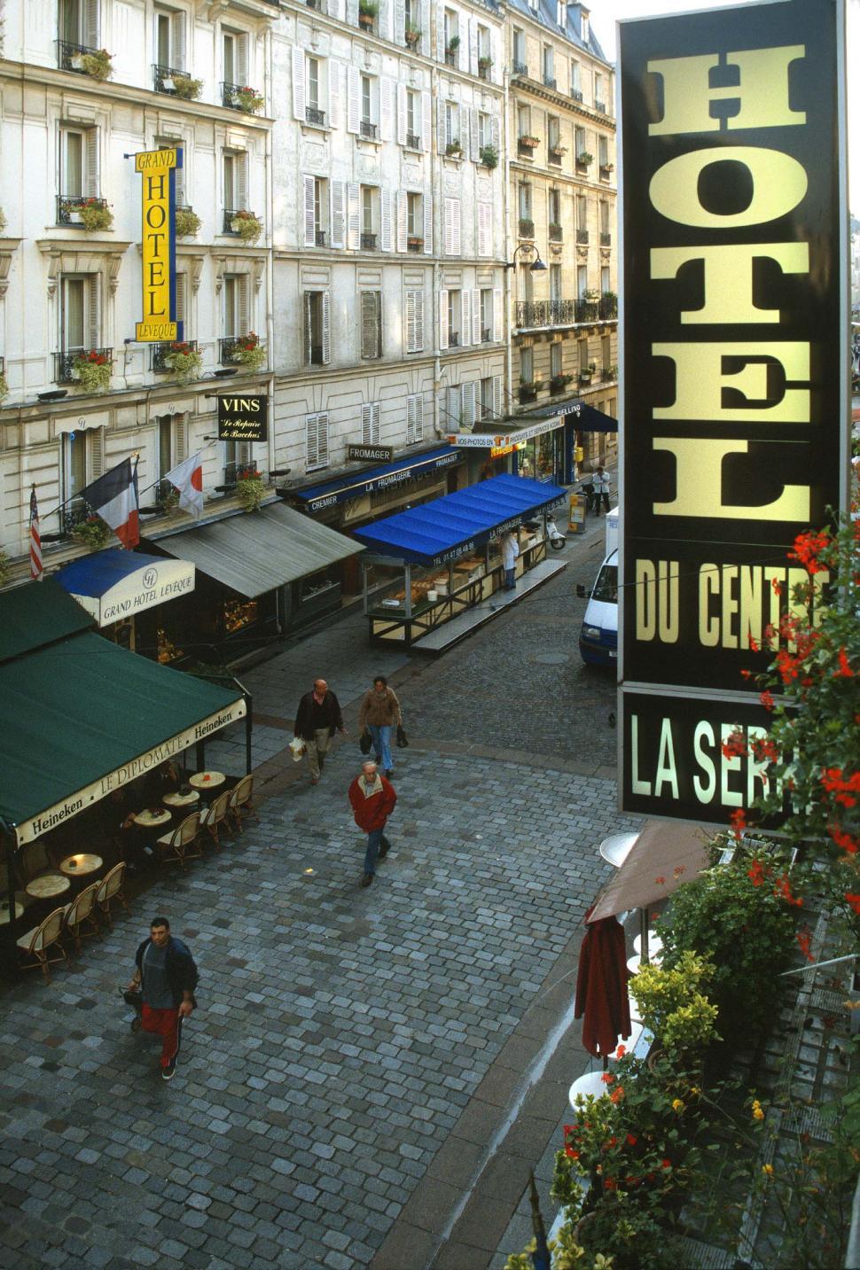 Free Image of Hotel in Paris 