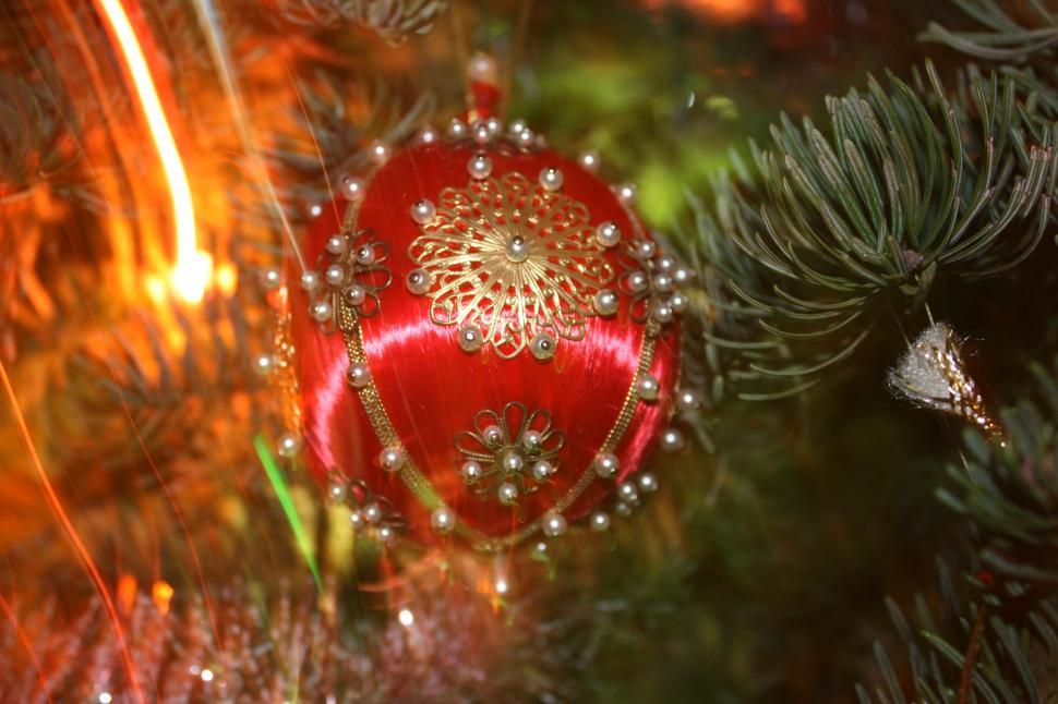 Free Image of Old fashioned Christmas ornament and blurred lights2 
