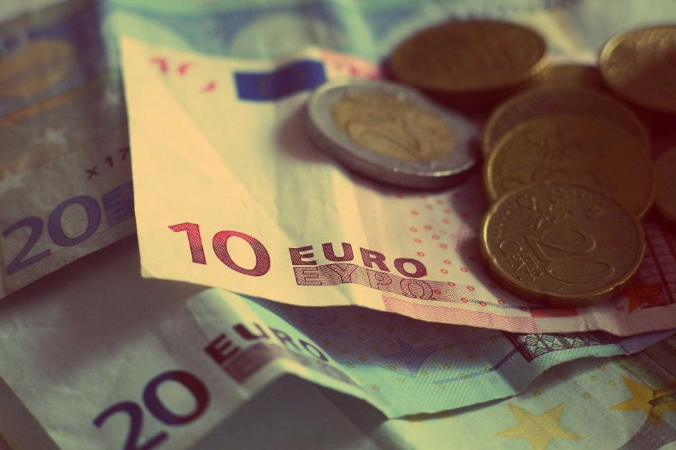 Free Image of Euro banknotes and coins close-up 