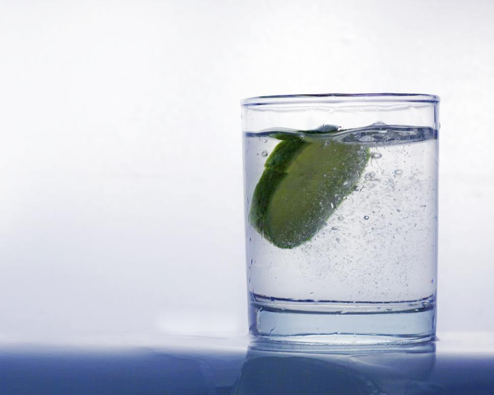 Free Image of Glass with lime 
