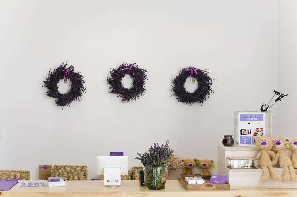 Free Image of Interior decor of a boutique with wreaths 