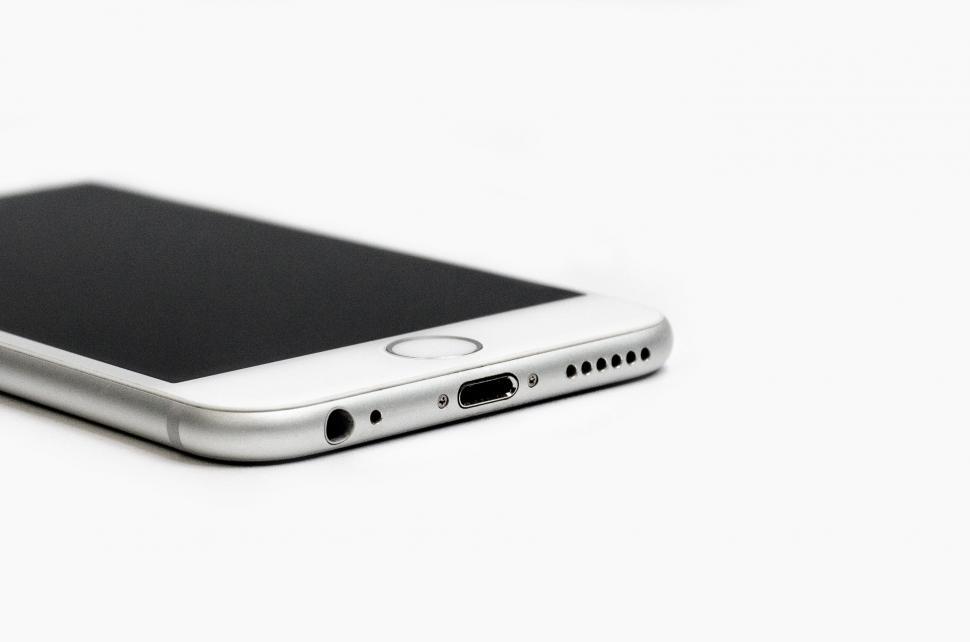 Free Image of Minimalistic smartphone on white background 