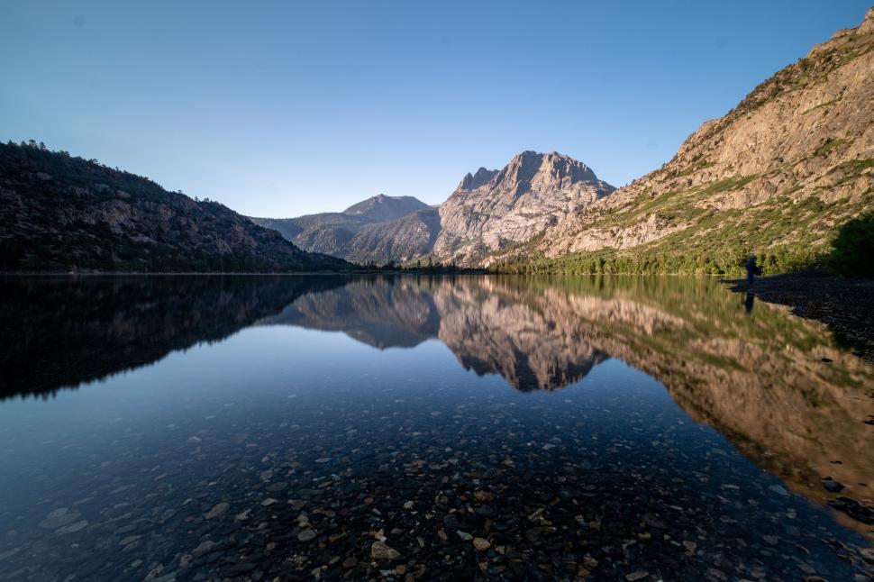 Free Image of Tranquil lake reflection of rugged mountains 