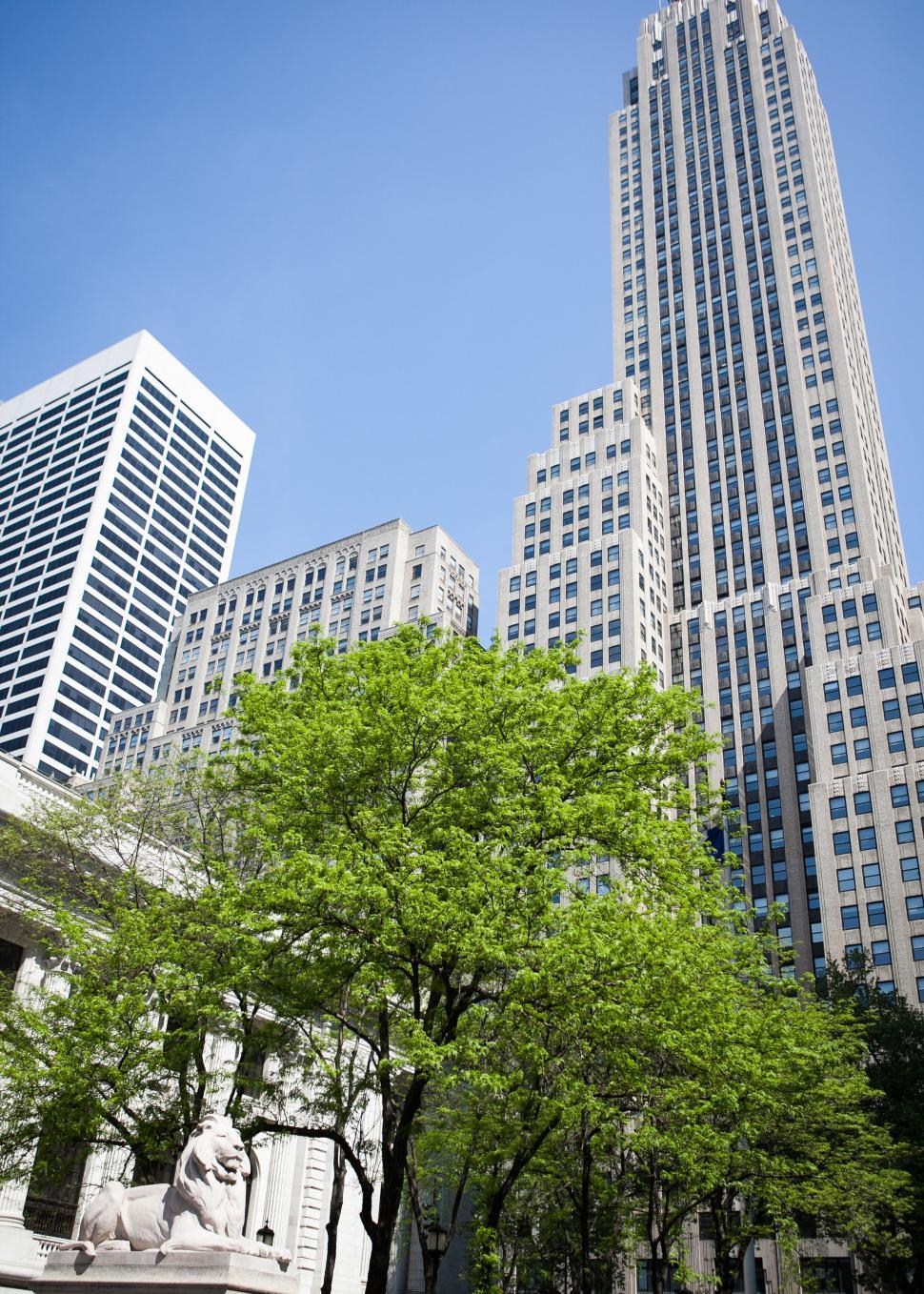 Free Image of Urban landscape with skyscrapers and statue 