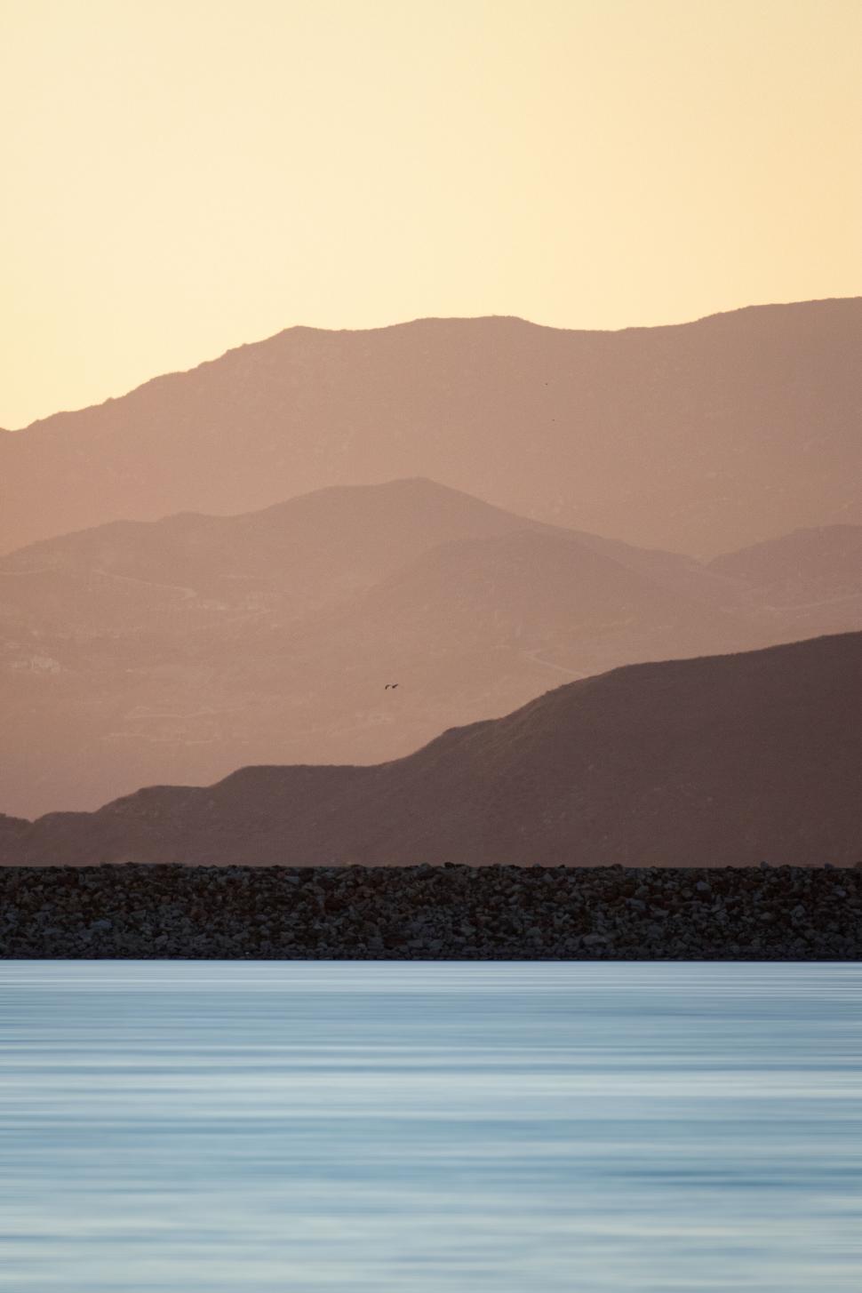 Free Image of Silhouetted mountains during golden hour 