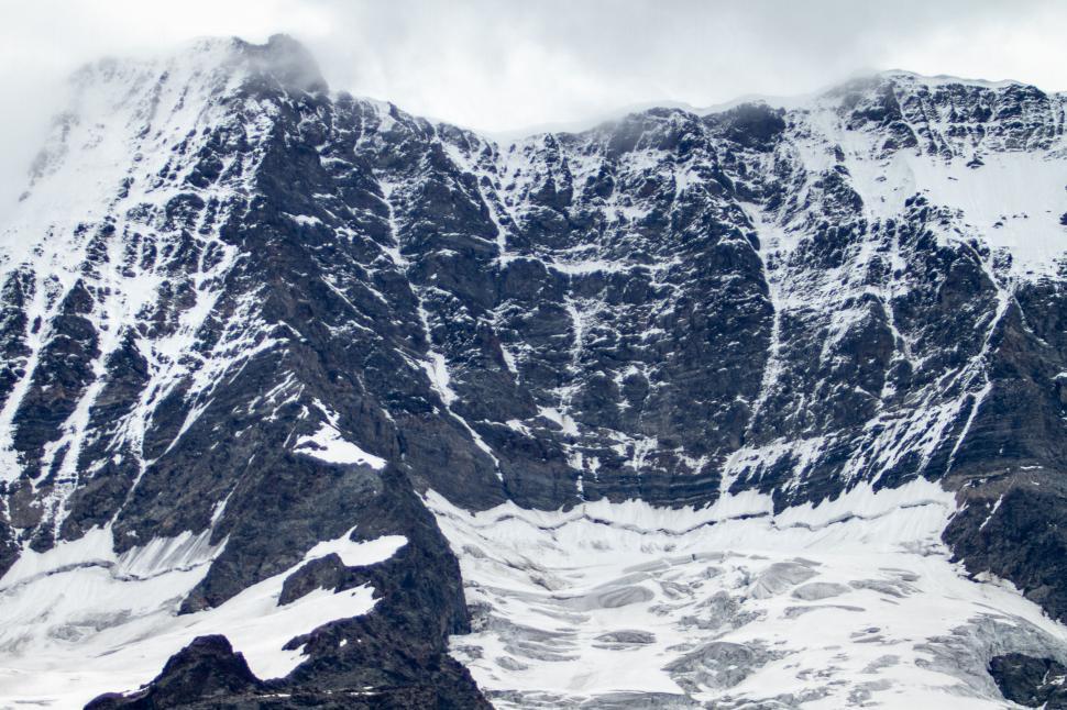 Free Image of Rugged mountain peaks with snowy caps 