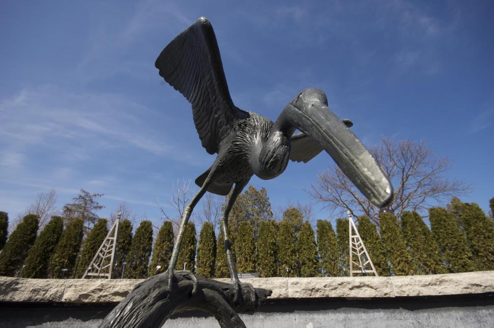 Free Image of Stork statue 
