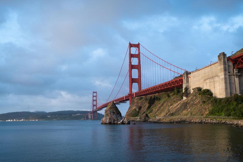 Free Image of Golden Gate Bridge on a clear day at sunset 