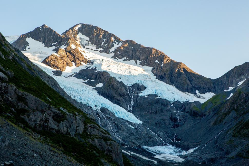 Free Image of Majestic mountain with glacier in summer 