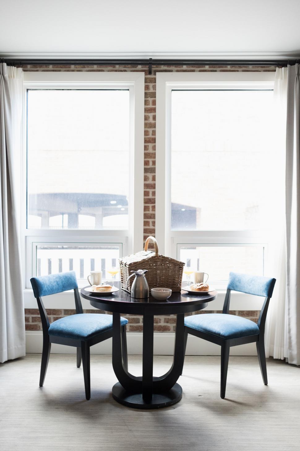 Free Image of Cozy modern dining room setup 