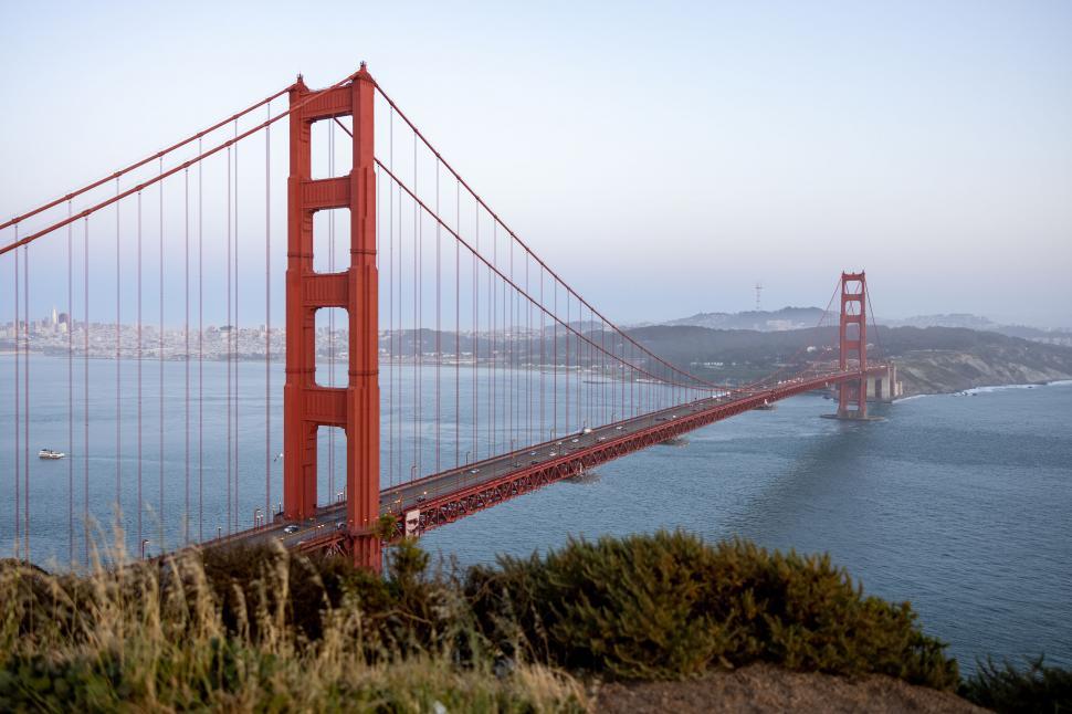Free Image of Iconic Golden Gate Bridge at dusk 