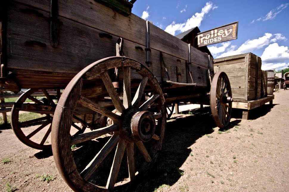 Free Image of Wooden wagon 