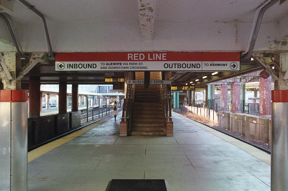 Free Image of Subway station sign for Red Line service 