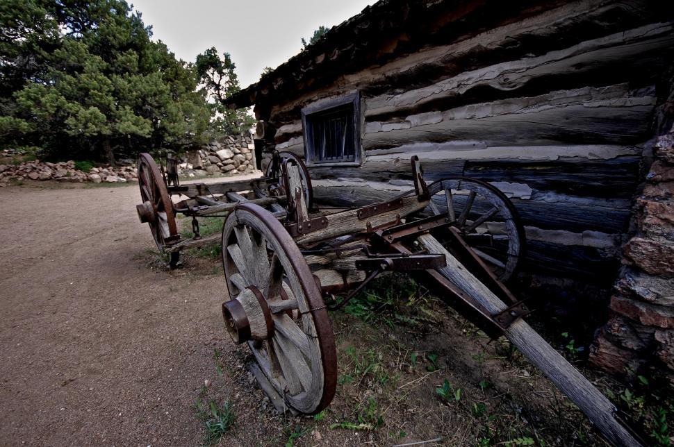 Free Image of View of wooden wagon 