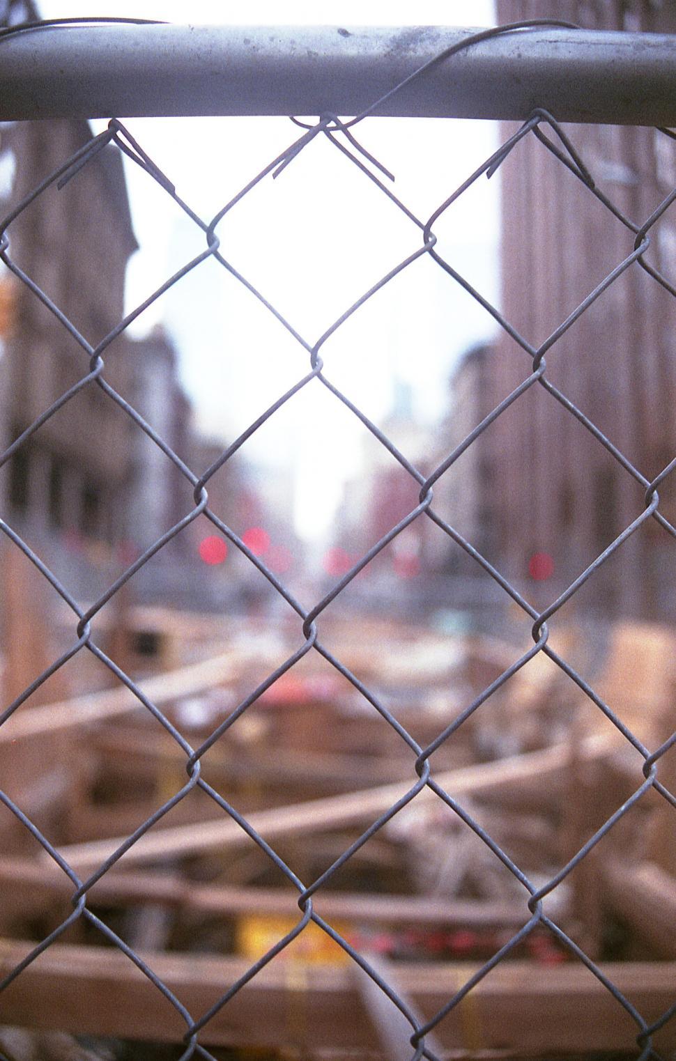 Free Image of Chain link fence with blurred background 