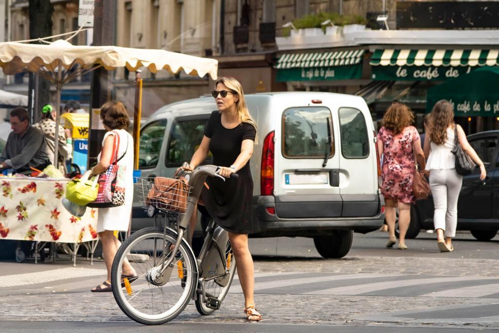 Free Image of Woman cycling in urban setting 