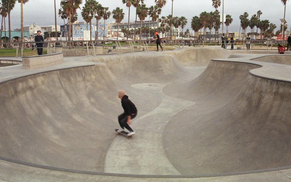 Free Image of Skater performing tricks in a skatepark 