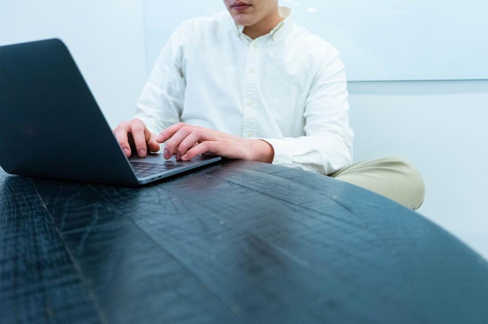 Free Image of Man working on laptop in bright office 