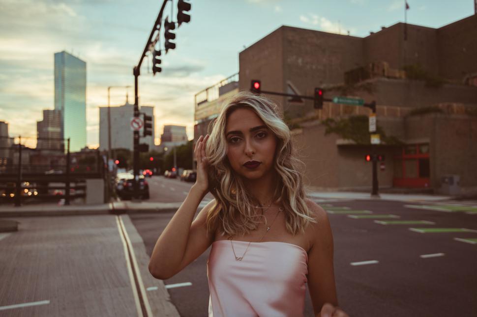 Free Image of Woman with city backdrop at sunset 