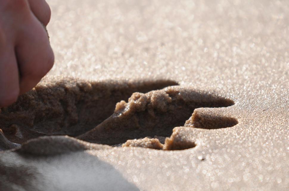 Free Image of Grabbing sand 