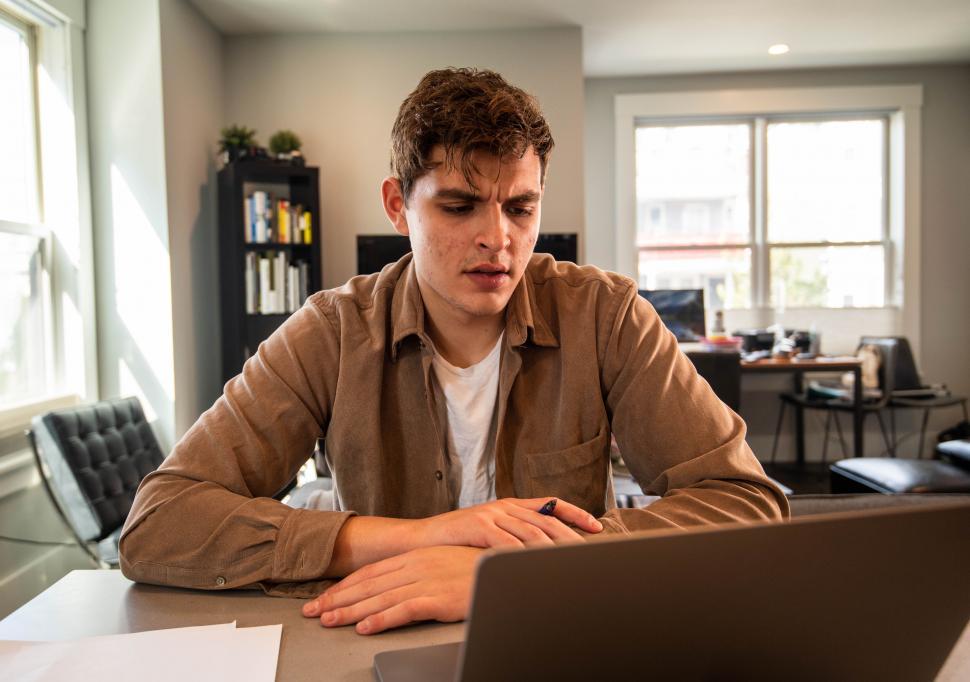 Free Image of Concentrated man working on laptop 