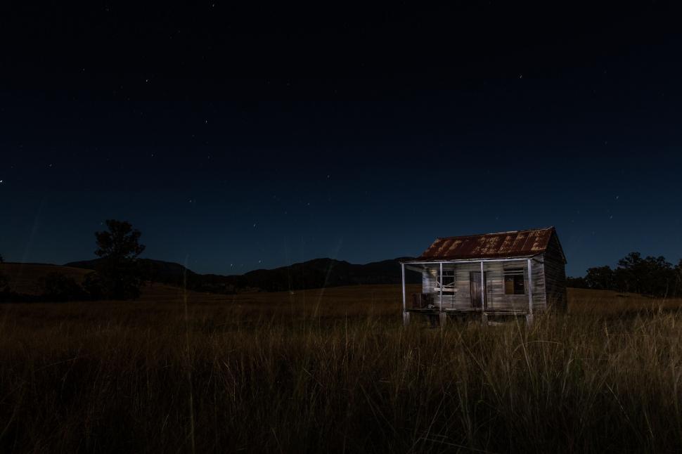 Free Image of Abandoned house under a starry night sky 