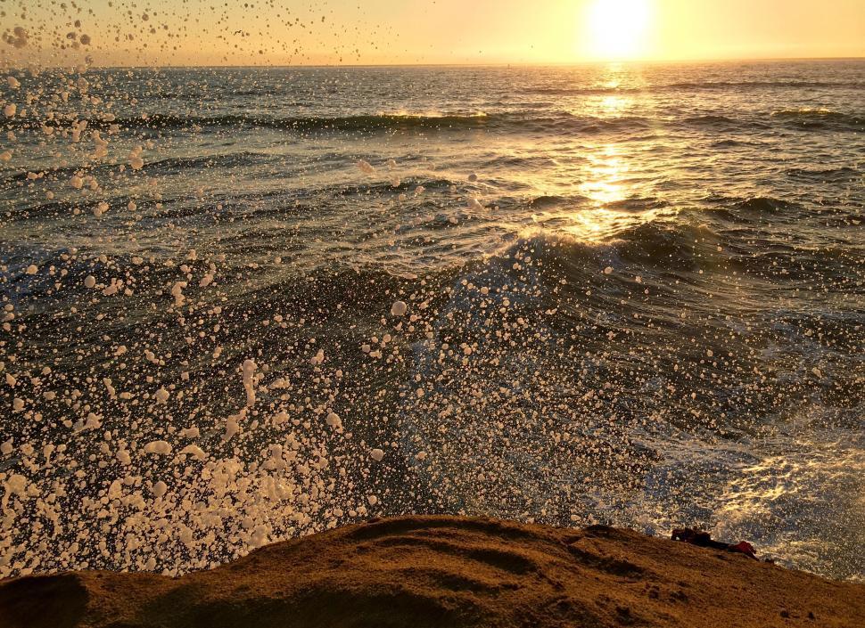 Free Image of Glorious ocean sunset with splashing waves 