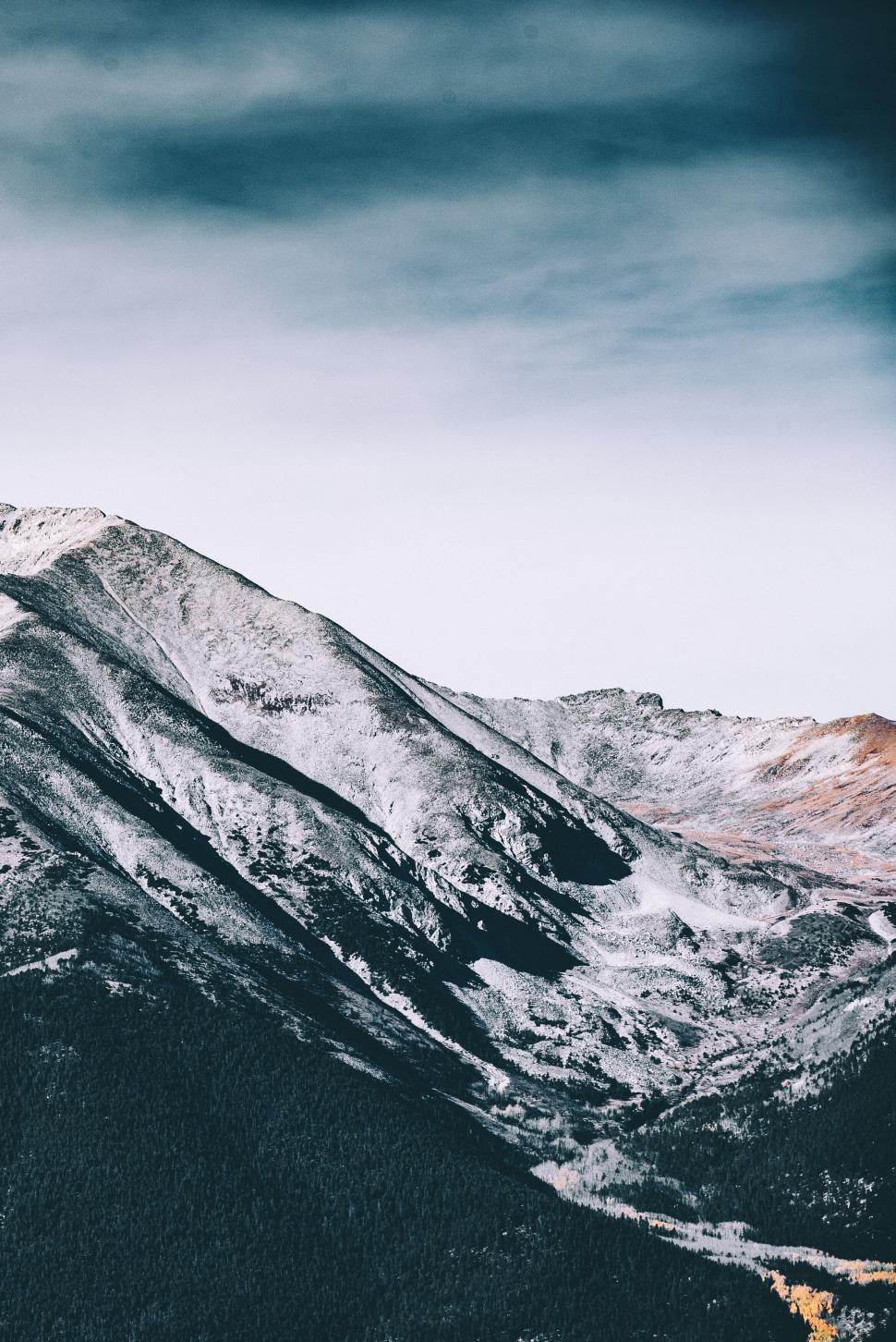 Free Image of Majestic snow covered mountain peaks 