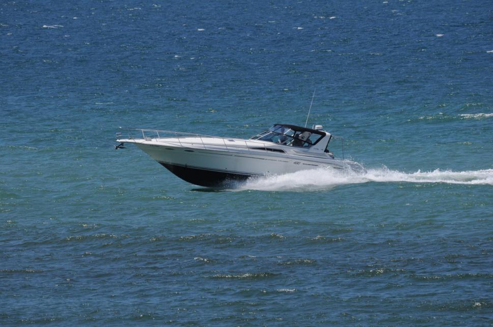 Free Image of Speed boat 