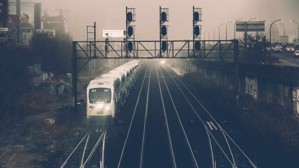 Free Image of Train approaching through misty atmosphere 
