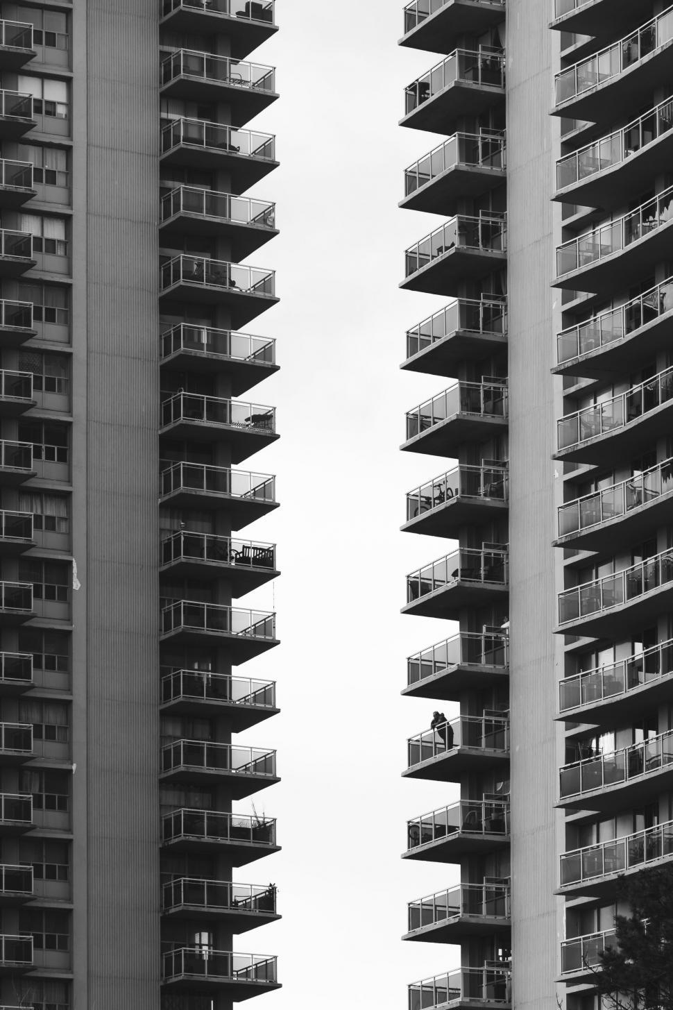 Free Image of Symmetrical twin skyscrapers in monochrome 