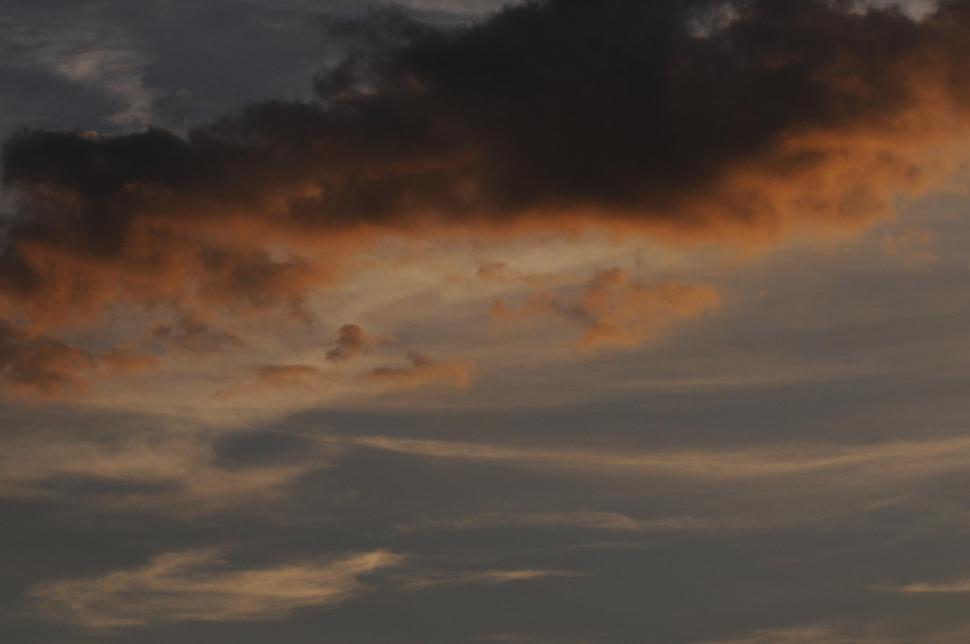 Free Image of Cloud at sunset 
