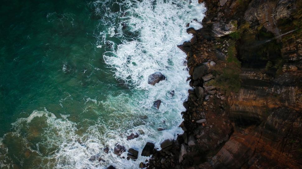 Free Image of Waves crashing against coastal cliffs 
