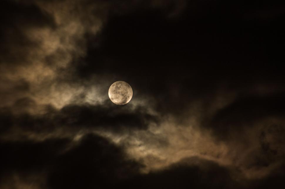 Free Image of Full moon in a cloudy night sky 