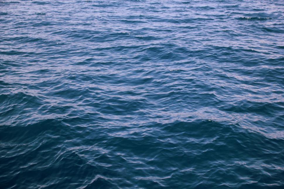 Free Image of Gentle ripples on a serene blue ocean 