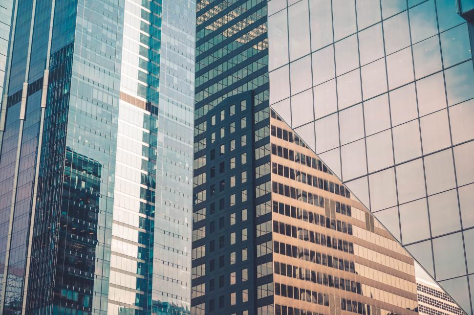 Free Image of Modern skyscrapers with reflective windows 