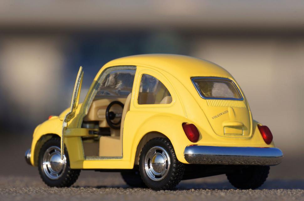 Free Image of Classic yellow model Volkswagen Beetle open 
