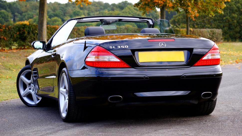 Free Image of Black Mercedes-Benz convertible rear view 