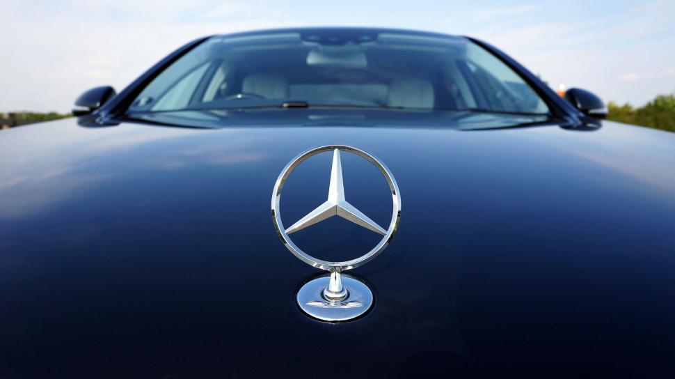 Free Image of Mercedes-Benz emblem on pristine black car 