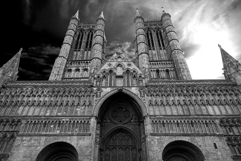 Free Image of Monochromatic shot of historic Lincoln Cathedral 
