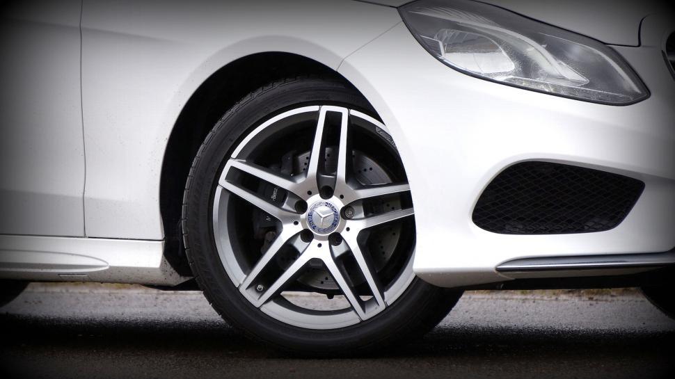 Free Image of Luxury car s alloy wheel close-up 