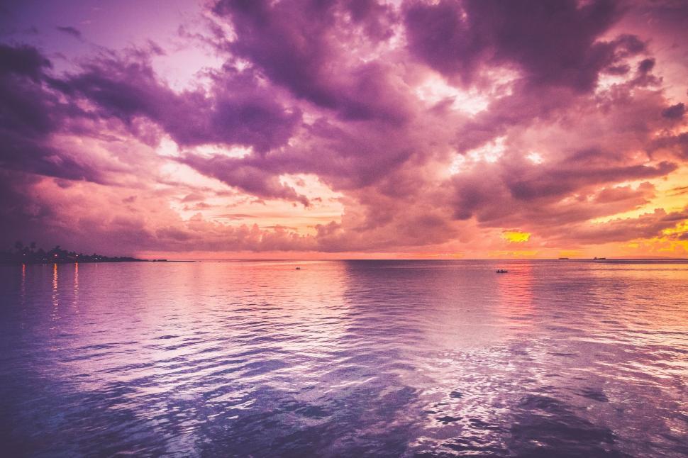 Free Image of Serene pink-purple sunset over calm ocean 