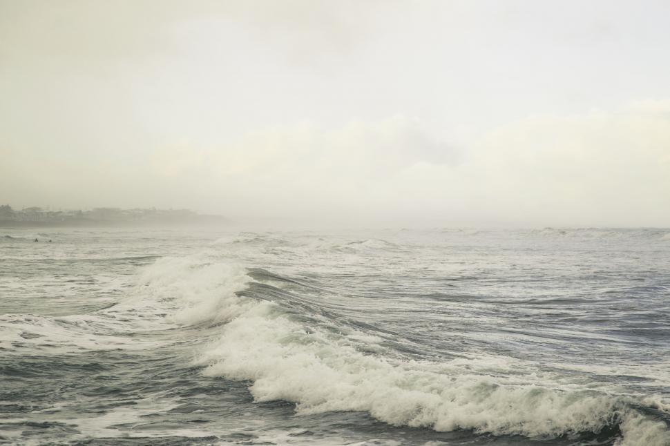 Free Image of Tranquil seascape with gentle waves 
