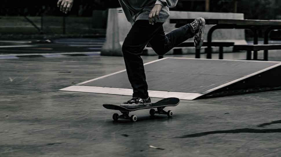 Free Image of Skateboarder performing trick on ramp 