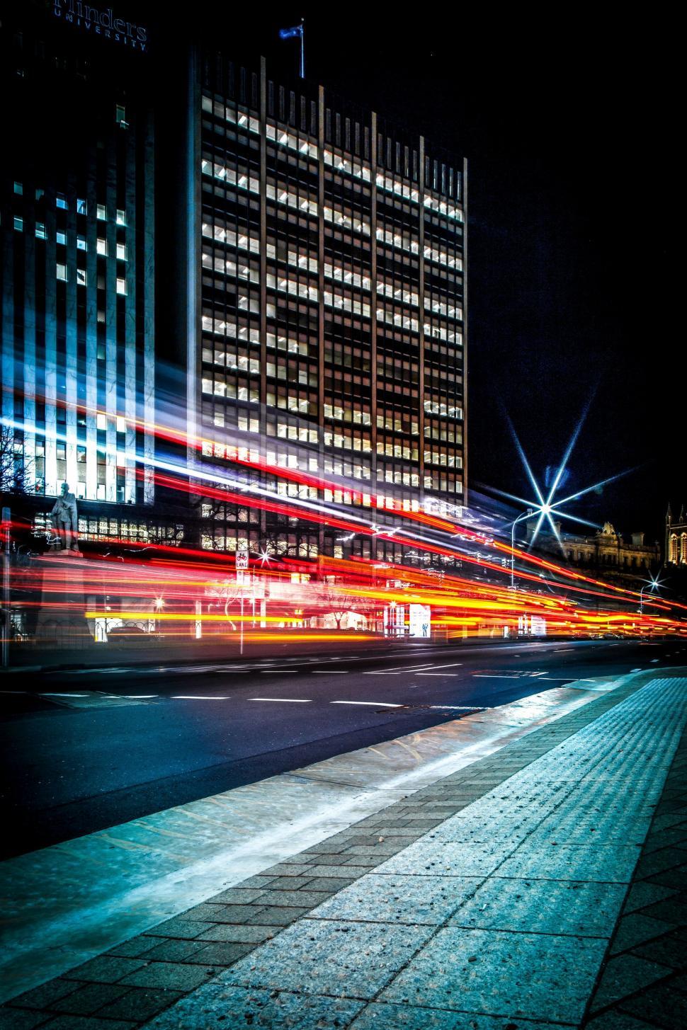 Free Image of City street with light trails at night 