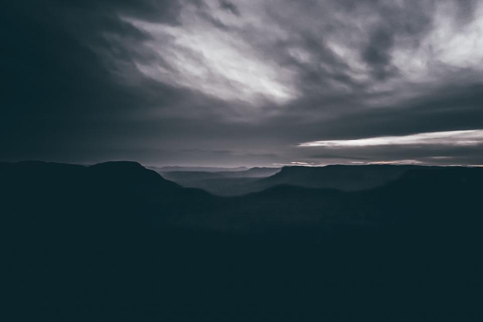 Free Image of Monochrome landscape with mountains and sky 