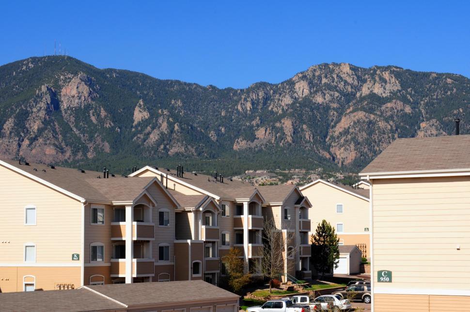Free Image of Condos with mountain view 