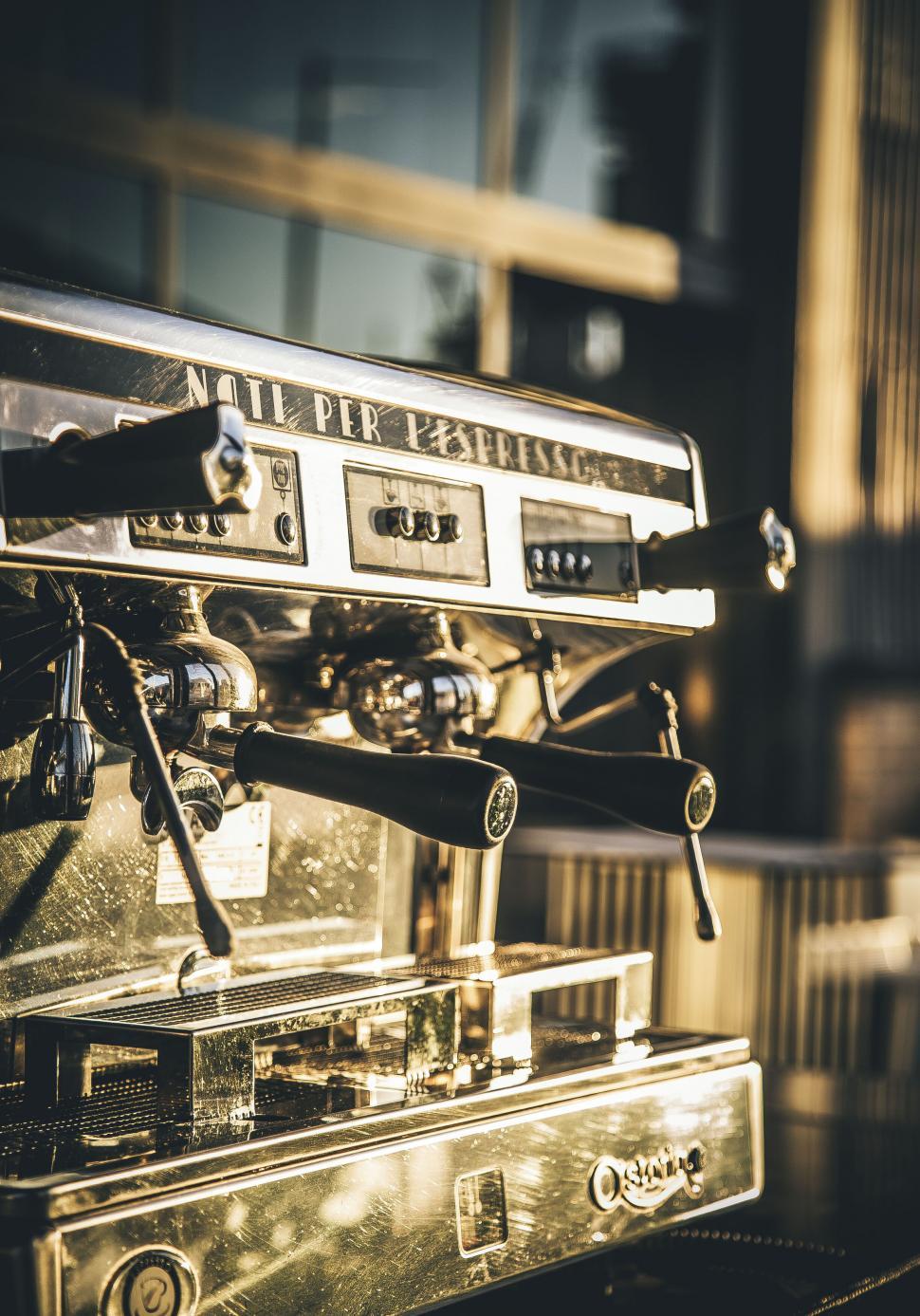 Free Image of Polished classic espresso machine at a caf? 